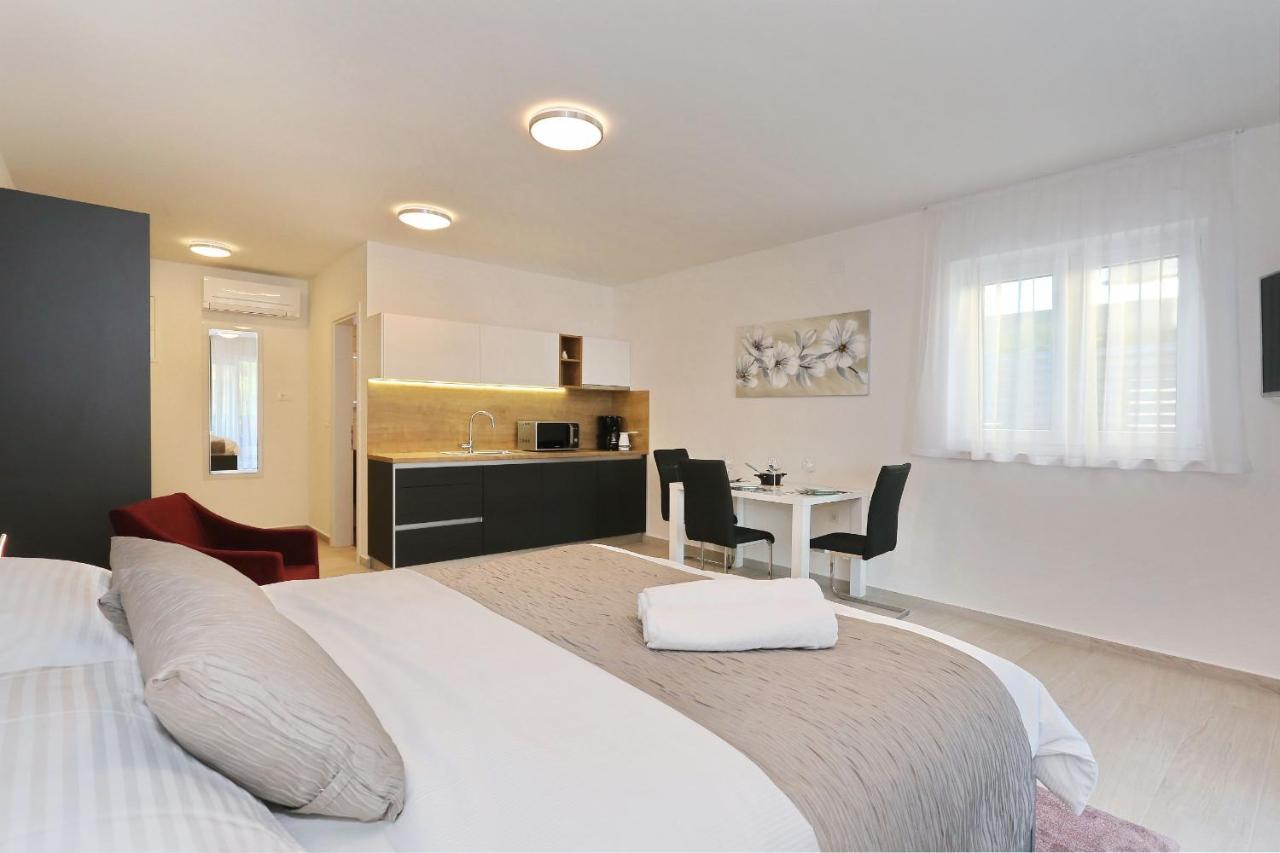 Villa Ankora 2 With Heated Pool Биоград на Мору Екстериор снимка